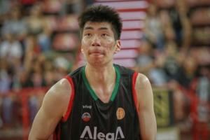 西乙常规赛首秀！余嘉豪9分3板&罚球10中7&正负值-1 球队惨败24分