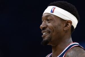 压哨绝杀!比尔:莱昂纳德投出了一个不可思议的投篮